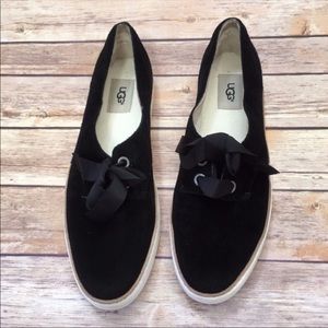 Ugg Black and white Tennis shoes